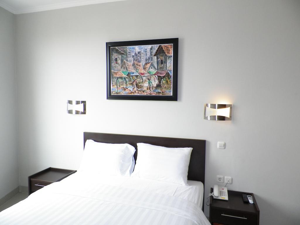 Lj Hotel Bandung Værelse billede