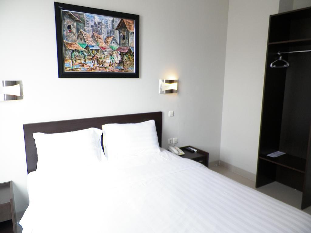 Lj Hotel Bandung Værelse billede
